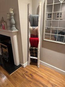 Blanket/scarf ladder