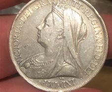 Victoria Crown 1900