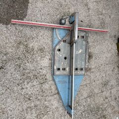 Tile cutter