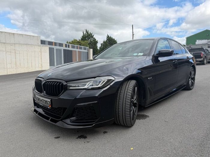 2023 BMW 530e M Sport Pro X Drive,Sunroof, 20 inch