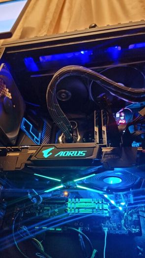Bundle: Gigabyte AORUS GTX 1080 Ti Xtreme Edition 11GB, intel i9 9900K, ASUS ROG Maximus XI Extreme, Seasonic Platinum PSU, DDR4 memory: G.Skill 2x 16 GB ( 32 GB ), Samsung 860 EVO 500 GB, SATA Solid State Drive ( SSD )
