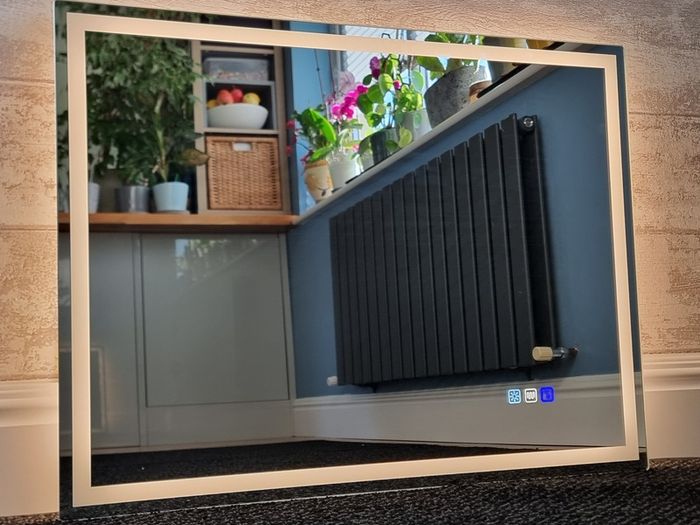 LED Bathroom Mirror Demister Bluetooth Speakers 80x60cm Touch Switch Bright Light Memory Function