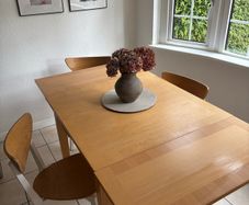 dining table & chairs