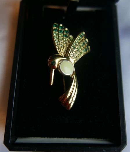 Vintage Monet Gold Plate Crystal Jelly Belly Hummingbird Brooch and Box