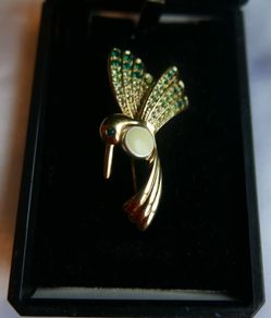 Vintage Monet Gold Plate Crystal Jelly Belly Hummingbird Brooch and Box