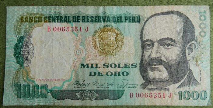 Variety of 10 Different Foreign Banknotes most of Peru