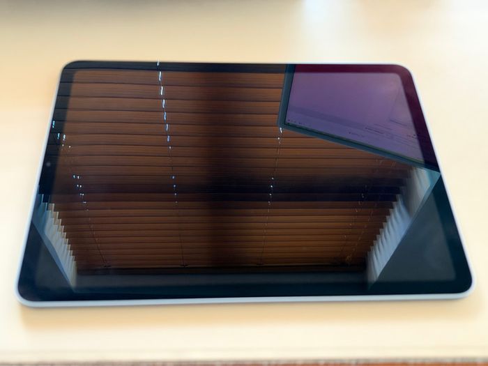 Apple iPad Air Blue 4th Generation (includes Smart Keyboard)