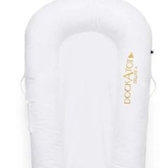 Dockatot Dock Delux Peestige white baby nest