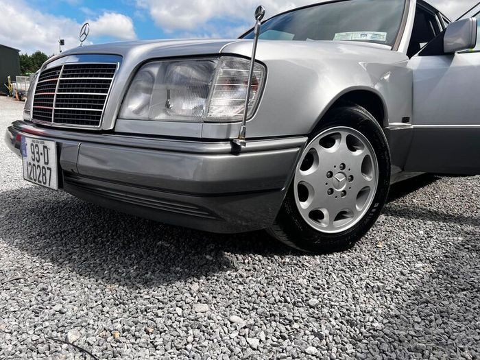 Mercedes-Benz E-Class 1993