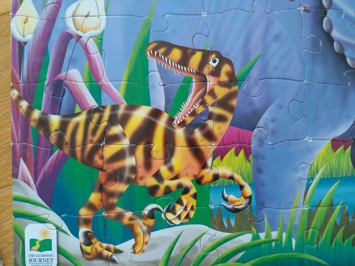 Large Glow in the Dark Dinos Jigsaw 100 Pieces