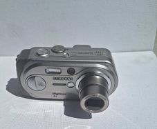 Samsung Digimax A6 compact digital camera.