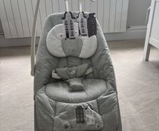 Joie Baby Bouncer (like new)