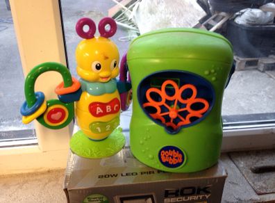 Bubble making toy/light up toy