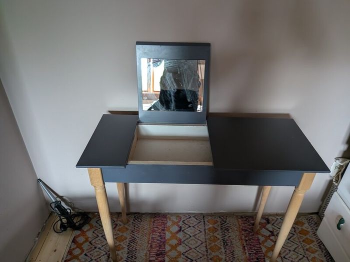 dressing table