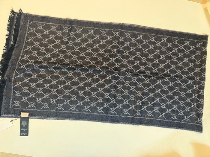 GG  wool scarf