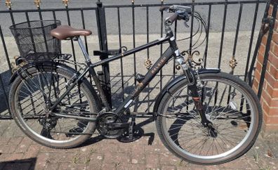 Raleigh Pioneer Trail hybrid bike in great condition and ready to ride.