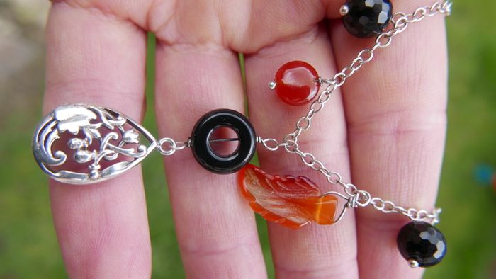 Vintage Sterling Silver 925 Bold, dramatic , silver, onyx, jasper necklace "NIGHT FIRE" 11,2g L-11"