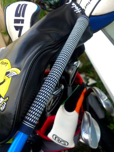 Set of Taylormade Golf Clubs