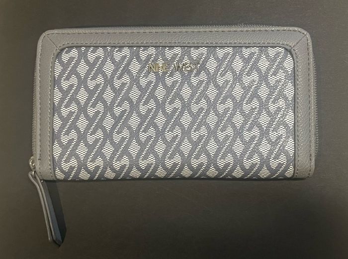Nine West Ladies Wallet. Mainly grey, fully zipped, inside zipped coin purse and numerous slots for cards