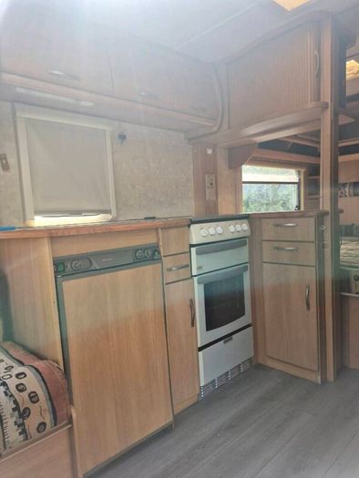 Fixed Bed.caravan.
