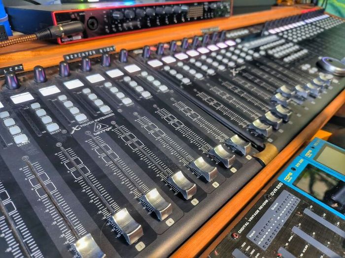 Behringer X-Touch + (3) X-Touch Extenders | 32-Fader Control Surface Bundle