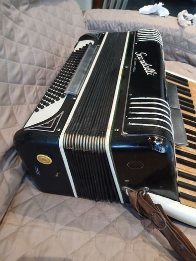 Vintage scandalli butterfly model piano  accordion, open to offers