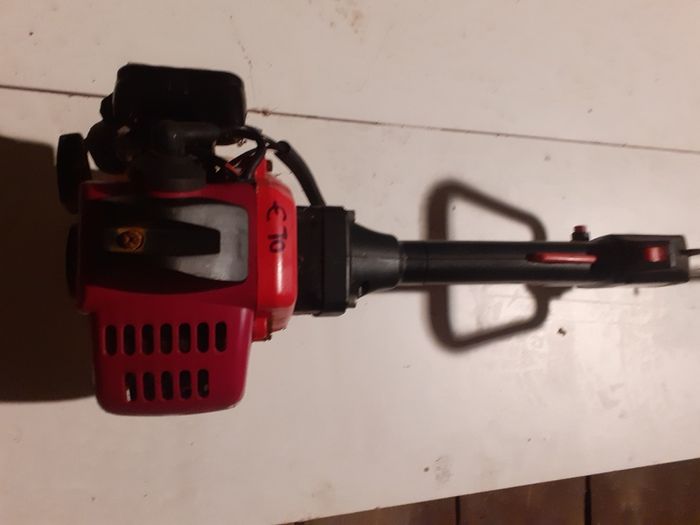 Petrol grass strimmer