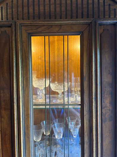 Reproduction display cabinet