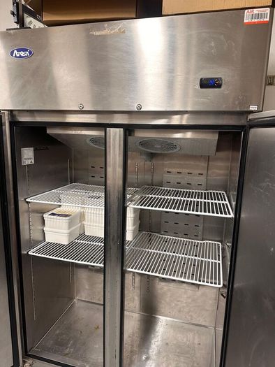Commercial refrigerator