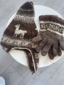 Vintage Lama Hat and Gloves