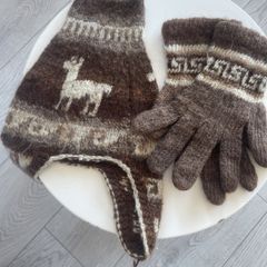 Vintage Lama Hat and Gloves