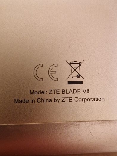 ZTE BLADE V8, 3GB Ram, 32 GB HDD, excellent Battery, 2 cracks on screen, doesn't affect operation