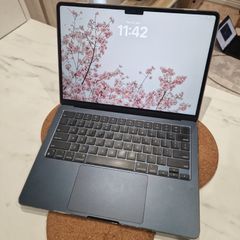 Macbook Air M2 // 8gb Ram // 256gb Ssd