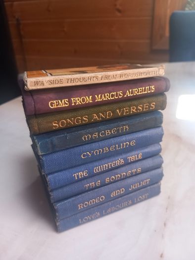 9 antique books, minis, 6 Shakespeare,  D18 post 8e