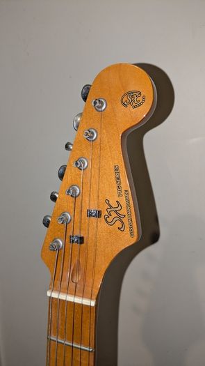 Electric guitar