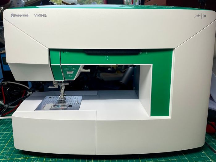 Huskvarna Viking Jade 20 Sewing Machine - As new - Serviced - Premium machine