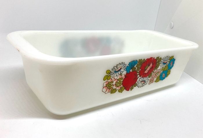 RARE Vintage Pyrex 'Poppy' Milkglass Loaf Dish