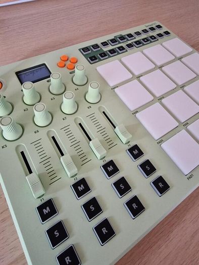 Synido TempoPAD C16 Wireless MIDI Controller Bluetooth Beat Maker MIDI 16-Pad