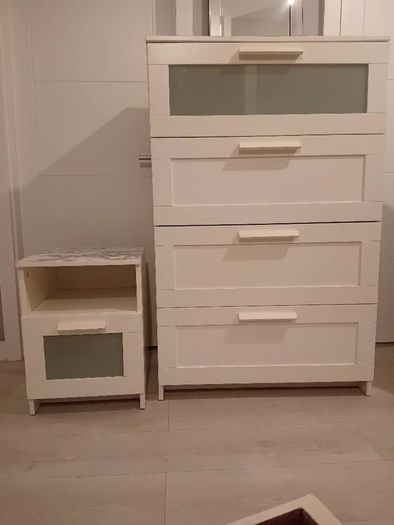 Set of chest of drawers and locker