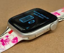 Apple Watch SE 44mm Silicon Band, Very Good