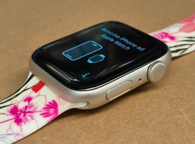 Apple Watch SE 44mm Silicon Band, Very Good