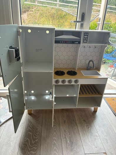 play kitchen and accessories