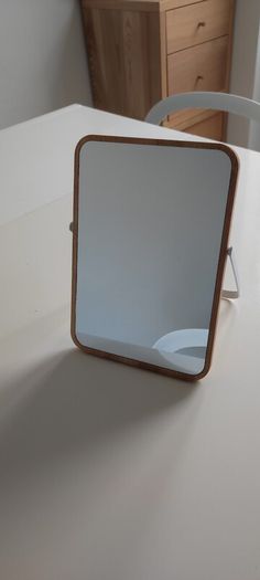 Table top mirror
