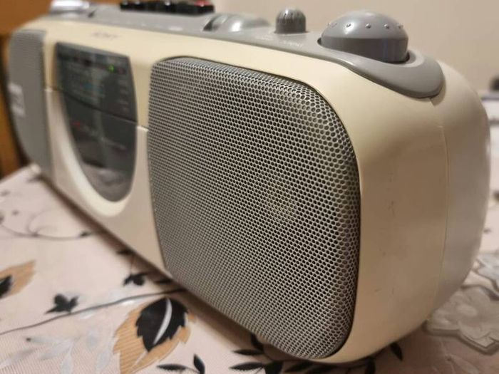 From 1993 Sony CFS-E10L, Works perfect.