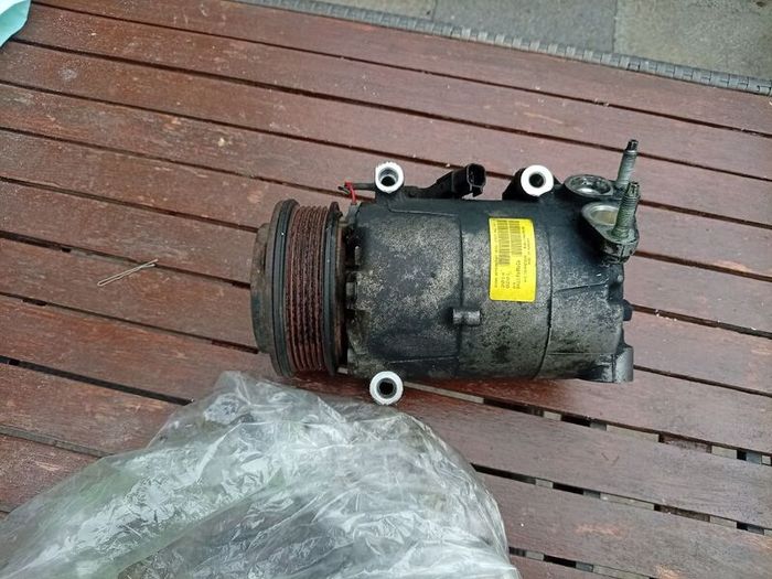 2014 ford Kuga a/c compressor car part. Car breaking