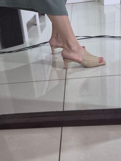 Vivaia bnew in box Jade almond block heels