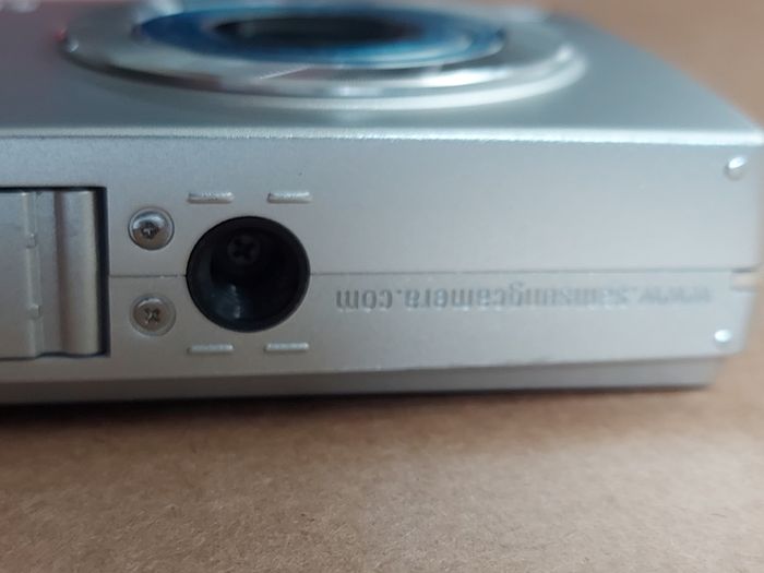 Samsung L100 Digital Camera, 8.1 Megapixels, No Battery or Memory Card, in excellent cosmetic condition, being sold for parts or repair