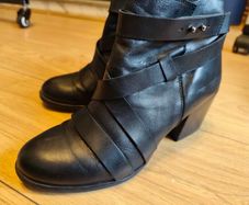 Clarks Black Leather Ankle Boots Size 7