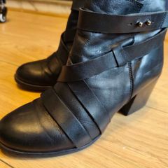 Clarks Black Leather Ankle Boots Size 7