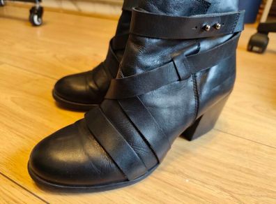 Clarks Black Leather Ankle Boots Size 7